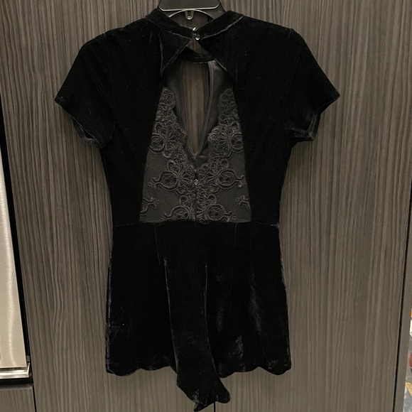 Velvet Short-sleeve Romper - Picture 2 of 6